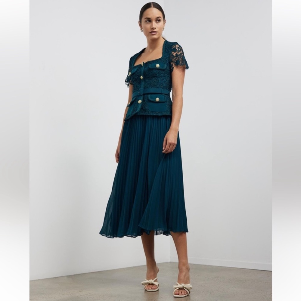 Self-Portrait
lace plated midi dress green gold buttons short sleeve bel…